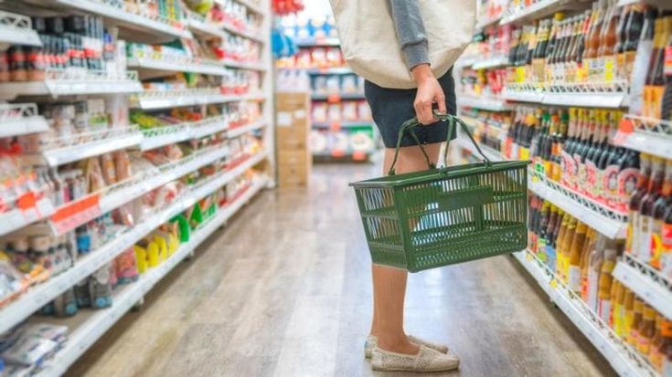 Rincari, oltre 670 euro in più a famiglia previsti per il 2026