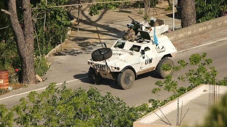 Libano, Israele attacca ancora. Hezbollah rifiuta l’accordo. Ucciso un casco blu