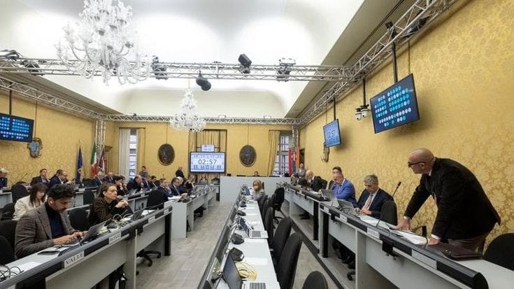 Il campo larghissimo si ricompatta. Ad Alessandria il raduno anti-Cirio
