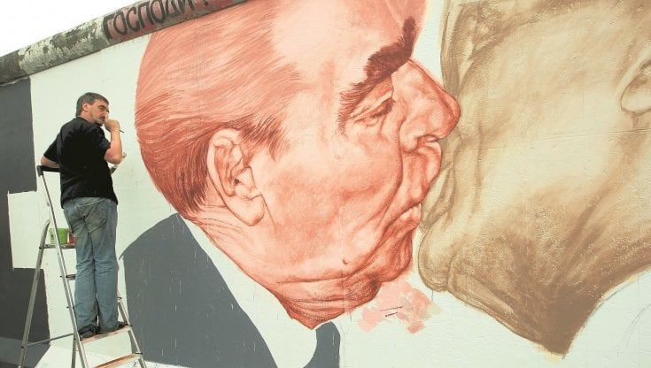 Gesti politici. L'ultimo bacio di Dmitrij Vrubel icona oltre il Novecento