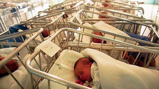 Milano, bonus alle mamme con reddito "normale”: il Comune incentiva le nuove nascite