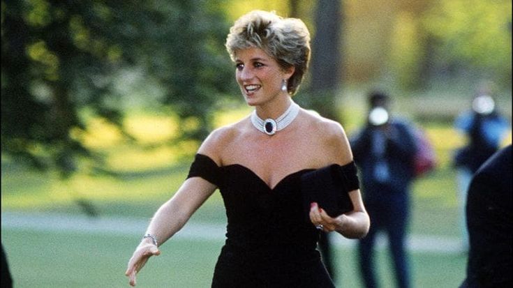 Lady Diana, all’asta l’abito che cambiò la storia: Sotheby’s venderà il mitico “revenge dress”