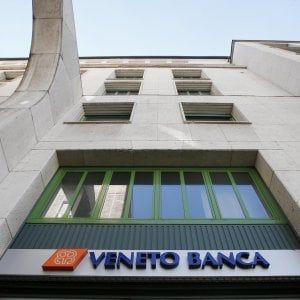 Veneto Banca, il governo congela il rimborso del bond. La Ue approva