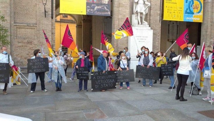 Manifestazione Cub sanità a Parma: "No all'obbligo vaccinale e ai ricatti occupazionali"