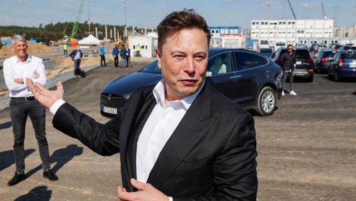 Tesla superstar, Musk supera Bezos e diventa il più ricco al mondo