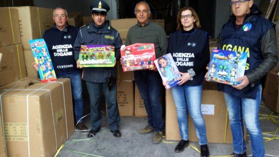 Brindisi, il tir dei Pokémon e dei Minions taroccati: 30mila giocattoli sotto sequestro al porto