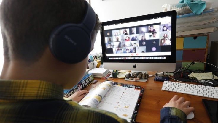 Maturità e terza media, Bianchi firma le ordinanze per gli esami: ecco come si calcola il voto finale