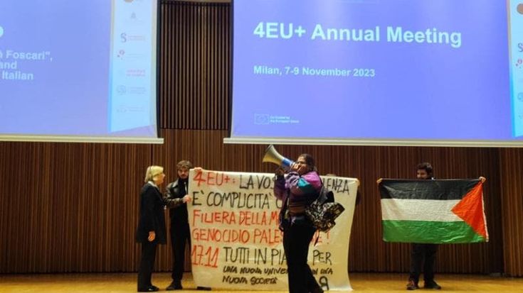 A Milano la protesta degli studenti di Cambiare rotta: “I rettori prendano posizione contro il genocidio del popolo palestinese”