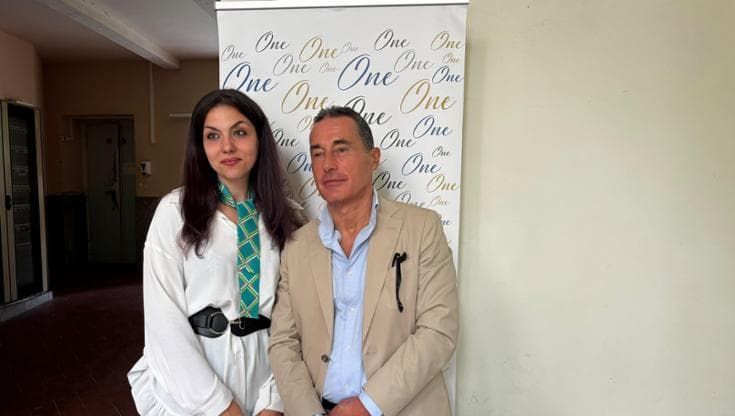 Firenze, un chirurgo offre un intervento estetico a una mamma di 27 anni: “Non mi riconoscevo più”