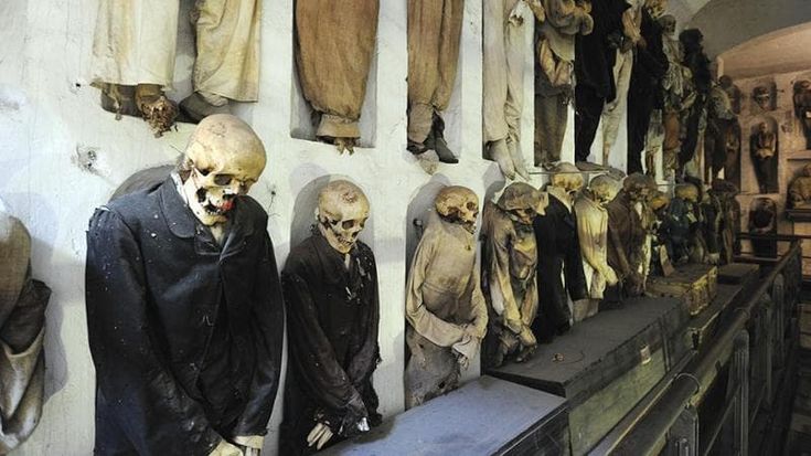 Da Sant’Agata a Pirandello, com’è difficile morire con un nome da leggenda