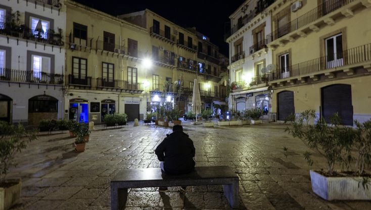 Ore 18, via i tavolini ma la passeggiata non è finita