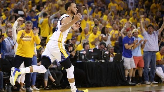 Basket, playoff Nba: Golden State non sbaglia, Boston ok all'overtime con un devastante Thomas