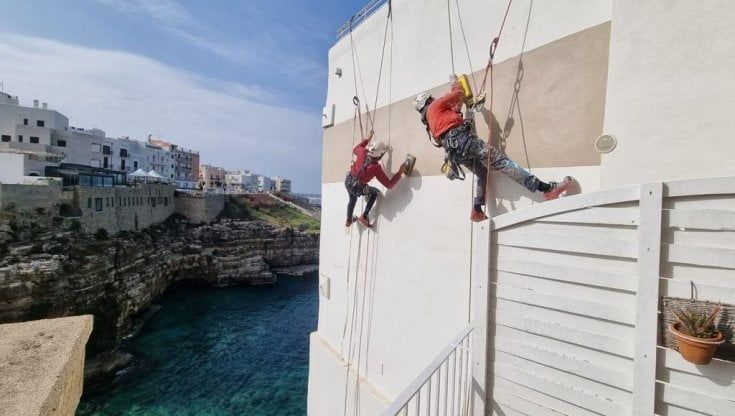 "Cerchiamo 20 operai acrobatici ma a Bari non ne troviamo": azienda in crescita non riesce ad assumere manodopera offrendo 2mila euro al mese
