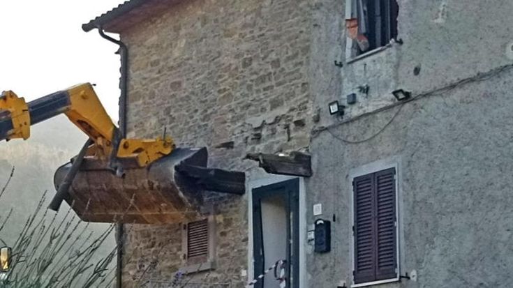 Sparò e uccise il vicino che gli demoliva casa, l’accusa non è più legittima difesa ma omicidio volontario