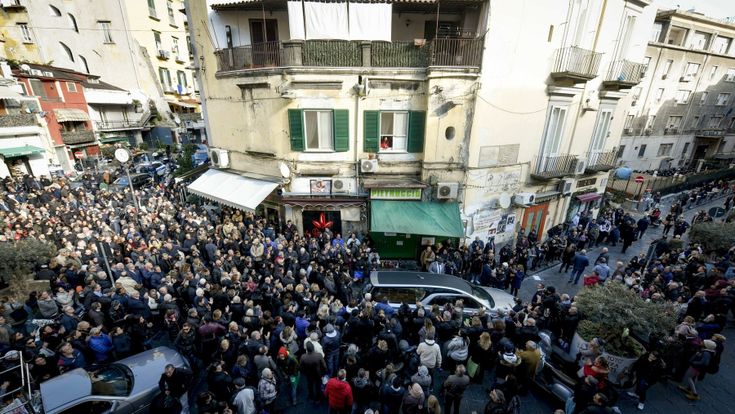 “Perdono per mio padre”: l’abbraccio in chiesa tra i figli del bandito e della vittima