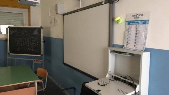Colpi a raffica in scuole Napoli e Caserta, tre arresti