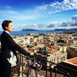 Palermo, uno sguardo dal Massimo: Micaela Ramazzotti sul set di Andò