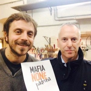 "La mafia non &egrave; lavoro". Doria alla Maddalena con i commercianti