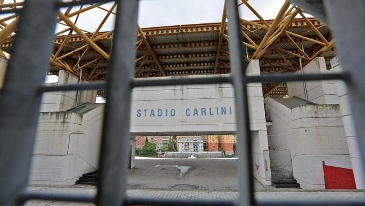 Il degrado del Carlini, società in rivolta. La minaccia del Cus Genova: “Lo ridiamo al Comune”