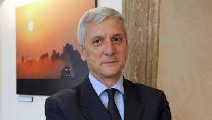 Vaccini, costituzionalista Luciani: “La Carta consente l'obbligo, ma serve una legge per imporlo”