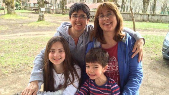 Napoli, la corte di appello dice sì all'adozione reciproca dei figli di due donne