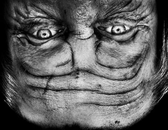 Facce da alieni, la realt&agrave; vista al contrario