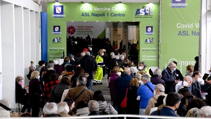 Effetto Super Green Pass, il 10% dei non vaccinati ha fatto la prima dose