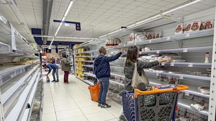Blocco dei tir, scaffali a rischio: “Meno prodotti, i prezzi salgono”