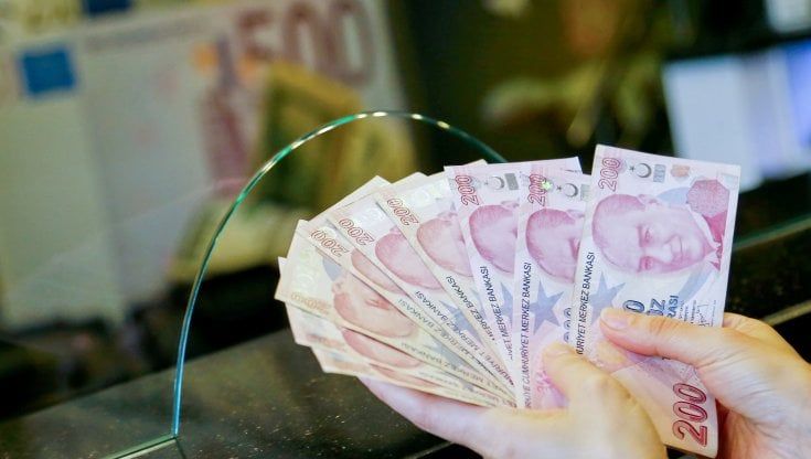 Le Borse di oggi, 25 ottobre 2021. I listini Ue chiudono misti, la lira turca ai minimi storici. Corre il petrolio