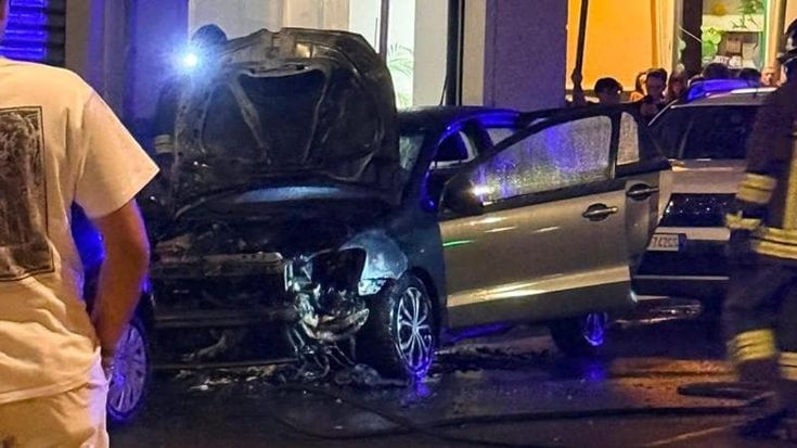 Molotov, incendi, spari: il filo rosso della vendetta tra clan e concessionari