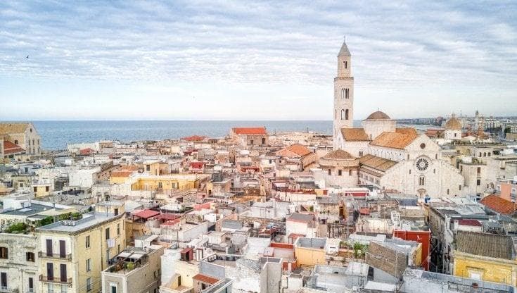 Affitti brevi a Bari, il Comune prepara il giro di vite: “Limiti fissati zona per zona”