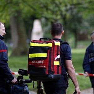 Parigi, fulmine colpisce un parco, feriti 8 bambini, alcuni gravi