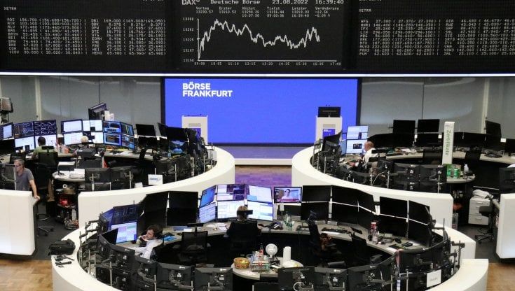 Le Borse di oggi, 24 agosto. Il gas vede quota 300 euro. Chiusure deboli per i listini europei