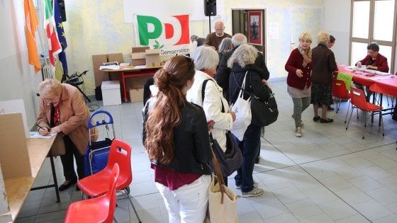 Primarie Pd, affluenza quasi dimezzata a Bologna: 30 mila elettori in meno rispetto al 2013