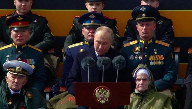 Putin: "Faremo di tutto per prevenire un conflitto globale, ma le nostre forze strategiche nucleari sono in allerta"
