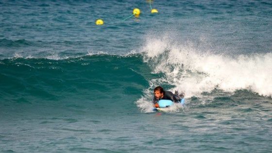 La storia di Lorenzo: "Io disabile ma il surf e l'acqua mi hanno cambiato la vita"