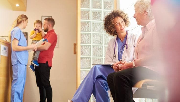 Diseguaglianze in sanità: così difficoltà di accesso e bassi redditi allontanano dalle cure