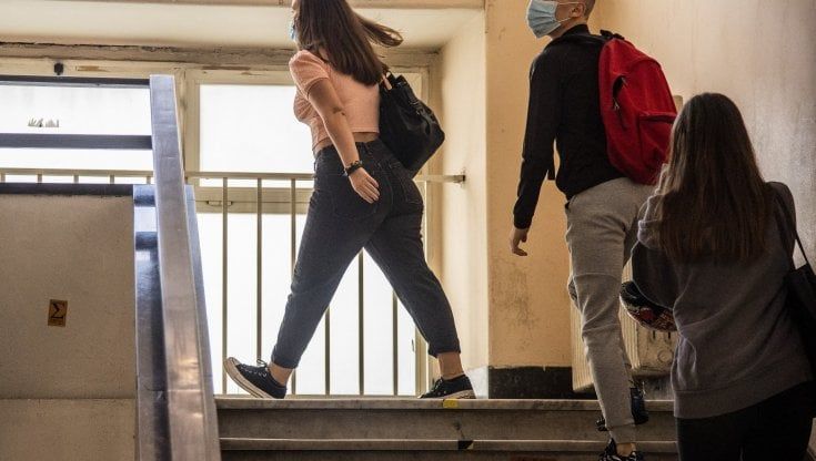 Bari, coronavirus nelle scuole: chiusa la Tommaso Fiore, in isolamento alunni e insegnanti della Balilla