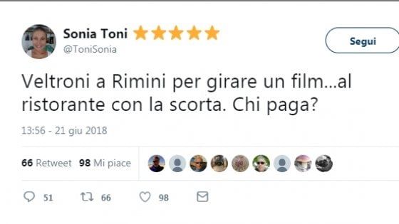 Scivolone dell'ex moglie di Grillo, scambia collaboratori di Veltroni per la scorta: "Chi la paga?" 
