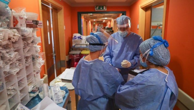 La sanità in agitazione, sindacati: "Assunto solo il 20% degli infermieri promessi"
