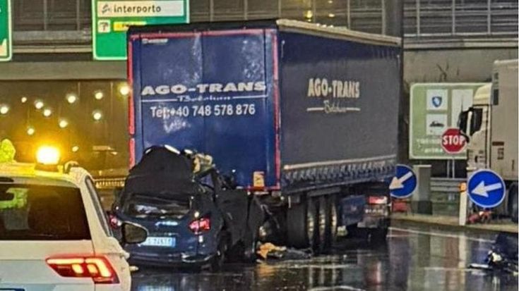 Tampona un camion in tangenziale, morto automobilista di 22 anni