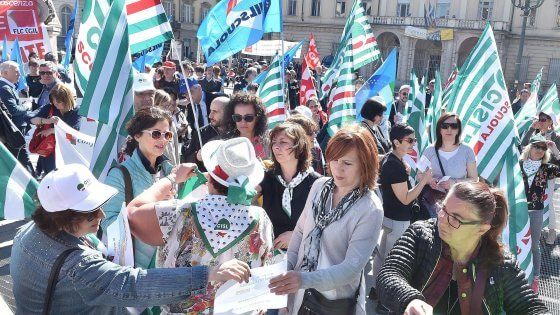 Torino, la scuola incrocia le braccia: "Adesione al 50%"