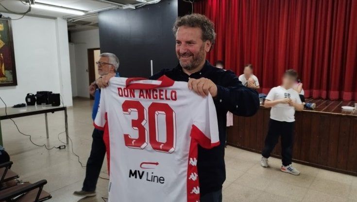 Bari, don Angelo Cassano festeggia 30 anni di sacerdozio. "Accanto agli ultimi: questo dà senso alla mia vocazione"