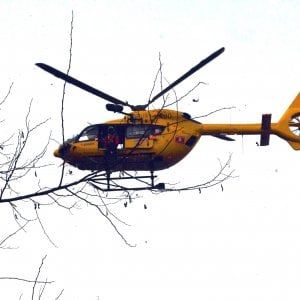 Bergamo, si dà fuoco davanti alla ex fidanzata perché non accetta la fine della relazione: è grave