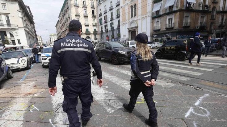 Napoli, corso Garibaldi: video inchioda l’uomo che ha travolto due sorelle