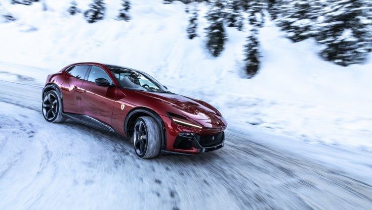 Al volante della Ferrari Purosangue, la prima volta della "sportiva a ruote alte"