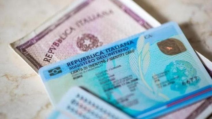 Carta d’identità, ora per l’espatrio non basta più la cartacea: serve la Cie. Ma c’è la scappatoia