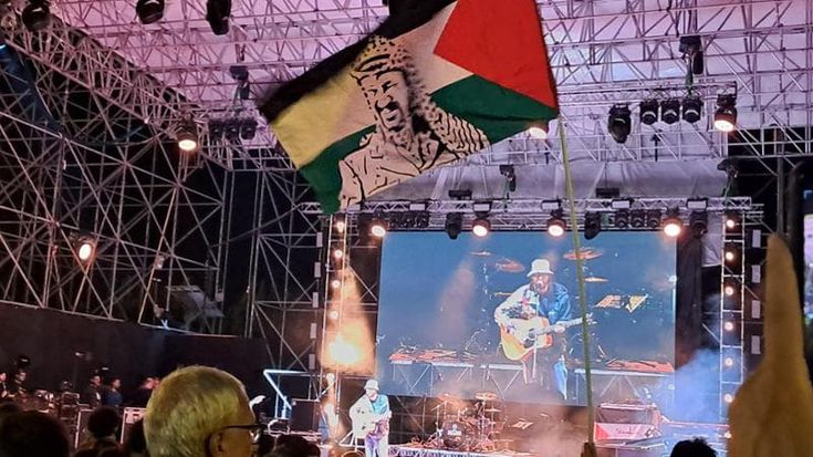 “Life for Gaza”, in cinquemila al concertone nell’ex base Nato a Bagnoli. Il cast, da Gazzè e Silvestri a Mastandrea e 99 Posse