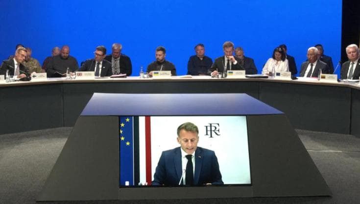 Coalizione dei Volenterosi, Macron a Zelensky: "Mantenere la calma e andare avanti"