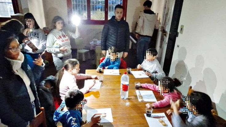 Senza luce da 40 giorni, nelle case di via Quarti si lotta per tornare alla normalità